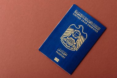 Seyahat etmek, uçmak ve iş yapmak için OAE pasaportu. Sınırı geçmek için Arapça belge