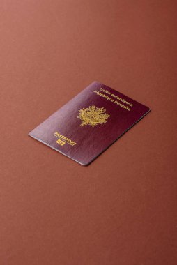 Seyahat etmek, uçmak ve iş yapmak için Fransız pasaportu. Fransa belgesi, sınırı geçmek için kimlik
