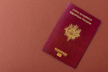 Seyahat etmek, uçmak ve iş yapmak için Fransız pasaportu. Fransa belgesi, sınırı geçmek için kimlik
