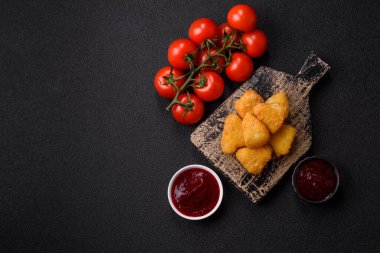 Kızarmış mozzarella ya da kızılcık ya da ahududu soslu peynir. Fast food, aperatif, abur cubur