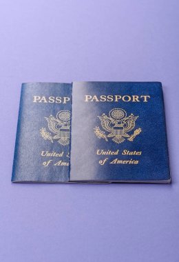 Seyahat, uçmak ve iş yapmak için ABD pasaportu. ABD belgesi, sınırı geçmek için kimlik