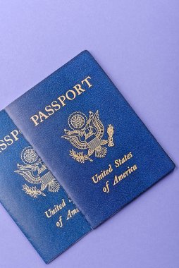 Seyahat, uçmak ve iş yapmak için ABD pasaportu. ABD belgesi, sınırı geçmek için kimlik