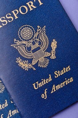 Seyahat, uçmak ve iş yapmak için ABD pasaportu. ABD belgesi, sınırı geçmek için kimlik