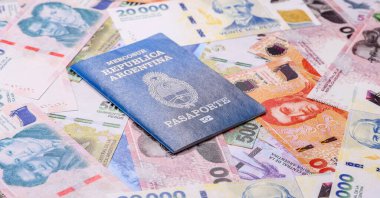 Seyahat etmek, uçmak ve iş yapmak için Arjantin pasaportu. Arjantin belgesi, sınırı geçmek için kimlik