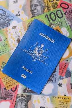 Seyahat etmek, uçmak ve iş yapmak için Avustralya pasaportu. Avustralya belgesi, sınırı geçmek için kimlik