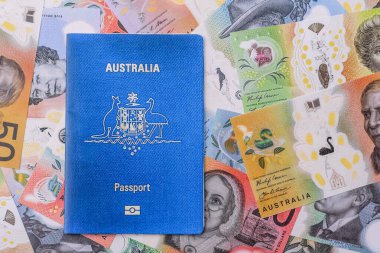 Seyahat etmek, uçmak ve iş yapmak için Avustralya pasaportu. Avustralya belgesi, sınırı geçmek için kimlik