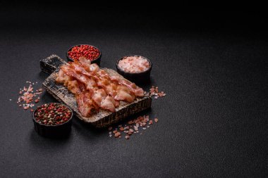 Kızarmış domuz pastırması, İngiliz kahvaltısı için domuz rostosu. Sabah sofrası için kızarmış pastırma.