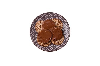 Yahudi bayramında bayram bayramı için çikolata ezmeli Matza.