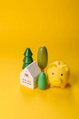 Ev, gayrimenkul yatırımı ya da mülkle ilgili kavramsal geçmiş. Birikimlerle bir ev almak.