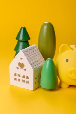 Ev, gayrimenkul yatırımı ya da mülkle ilgili kavramsal geçmiş. Birikimlerle bir ev almak.