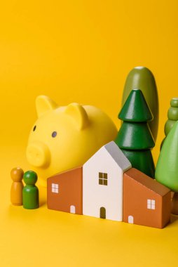 Ev, gayrimenkul yatırımı ya da mülkle ilgili kavramsal geçmiş. Birikimlerle bir ev almak.