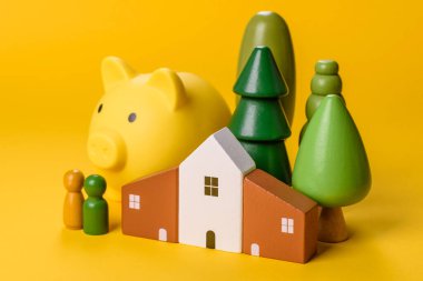 Ev, gayrimenkul yatırımı ya da mülkle ilgili kavramsal geçmiş. Birikimlerle bir ev almak.