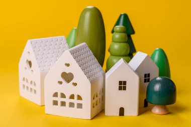 Ev, gayrimenkul yatırımı ya da mülkle ilgili kavramsal geçmiş. Birikimlerle bir ev almak.