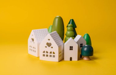 Ev, gayrimenkul yatırımı ya da mülkle ilgili kavramsal geçmiş. Birikimlerle bir ev almak.