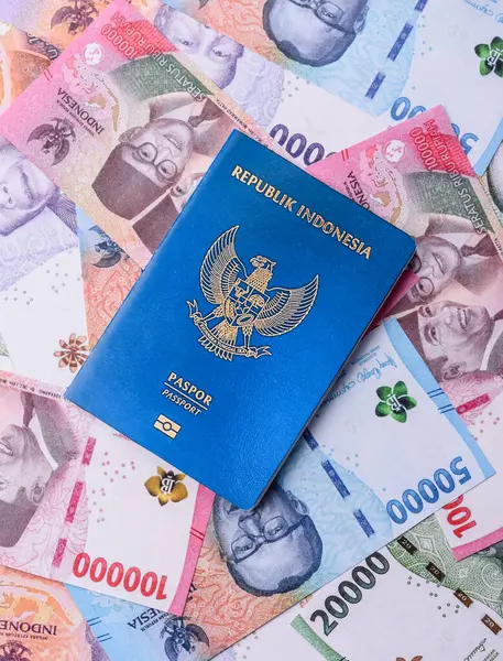 Seyahat, uçmak ve iş yapmak için Endonezya pasaportu. Endonezya belgesi, sınırı geçmek için kimlik