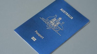 Seyahat etmek, uçmak ve iş yapmak için Avustralya pasaportu. Avustralya belgesi, sınırı geçmek için kimlik