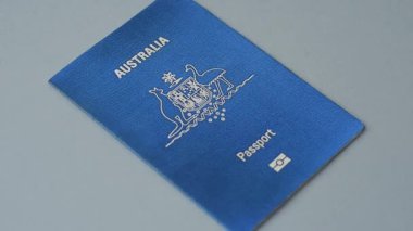Seyahat etmek, uçmak ve iş yapmak için Avustralya pasaportu. Avustralya belgesi, sınırı geçmek için kimlik