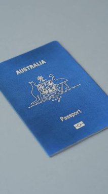 Seyahat etmek, uçmak ve iş yapmak için Avustralya pasaportu. Avustralya belgesi, sınırı geçmek için kimlik