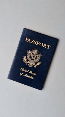 Seyahat, uçmak ve iş yapmak için ABD pasaportu. ABD belgesi, sınırı geçmek için kimlik