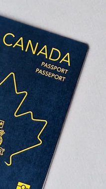 Seyahat etmek, uçmak ve iş yapmak için Kanada pasaportu. Kanada belgesi, sınırı geçmek için kimlik