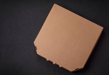 Hızlı teslimat için pizza kutusu, geri dönüşümlü karton paket. Pizza, paket yemek.
