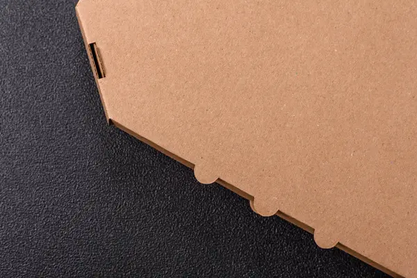 Hızlı teslimat için pizza kutusu, geri dönüşümlü karton paket. Pizza, paket yemek.