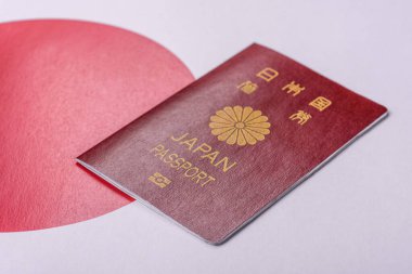 Seyahat etmek, uçmak ve iş yapmak için Japon pasaportu. Japonya belgesi, sınırı geçmek için kimlik