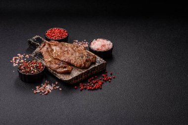 Biftek, ızgara sığır eti, ızgarada tuz, baharat ve otlarla pişirilmiş sığır filetosu.