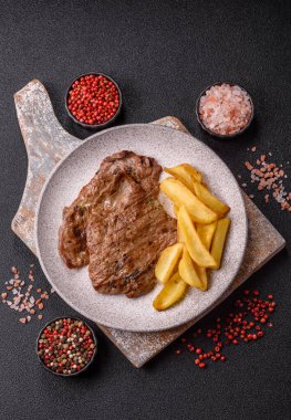 Biftek, ızgara sığır eti, ızgarada tuz, baharat ve otlarla pişirilmiş sığır filetosu.