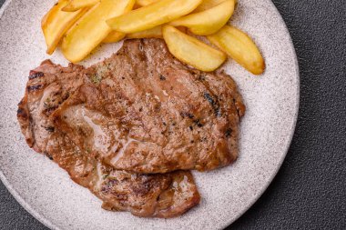 Biftek, ızgara sığır eti, ızgarada tuz, baharat ve otlarla pişirilmiş sığır filetosu.