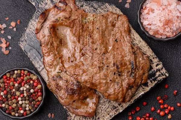 Biftek, ızgara sığır eti, ızgarada tuz, baharat ve otlarla pişirilmiş sığır filetosu.