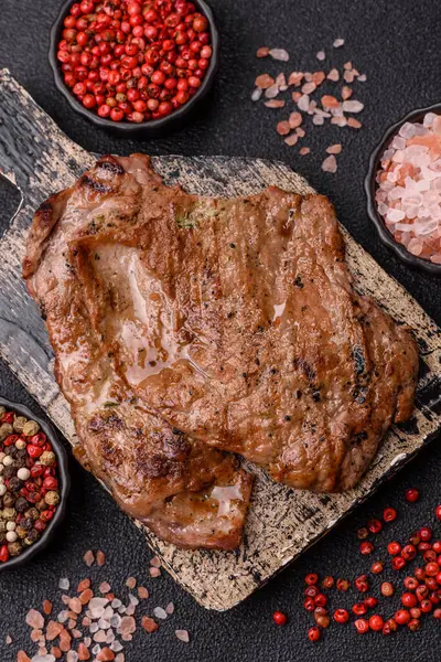 Biftek, ızgara sığır eti, ızgarada tuz, baharat ve otlarla pişirilmiş sığır filetosu.