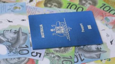 Seyahat etmek, uçmak ve iş yapmak için Avustralya pasaportu. Avustralya belgesi, sınırı geçmek için kimlik
