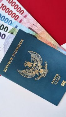 Seyahat, uçmak ve iş yapmak için Endonezya pasaportu. Endonezya belgesi, sınırı geçmek için kimlik