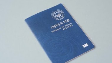 Seyahat etmek, uçmak ve iş yapmak için Kore pasaportu. Güney Kore belgesi, sınırı geçmek için kimlik