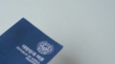 Seyahat etmek, uçmak ve iş yapmak için Kore pasaportu. Güney Kore belgesi, sınırı geçmek için kimlik