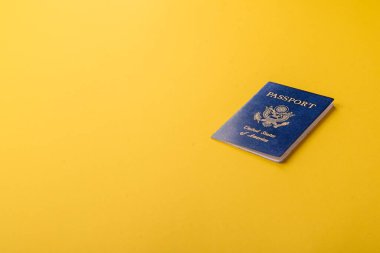 Seyahat, uçmak ve iş yapmak için ABD pasaportu. ABD belgesi, sınırı geçmek için kimlik