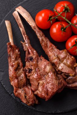 Et, ızgara dana eti, kaburga ya da biftek. Et yemeği, ızgara yemek.