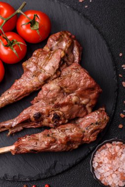 Et, ızgara dana eti, kaburga ya da biftek. Et yemeği, ızgara yemek.