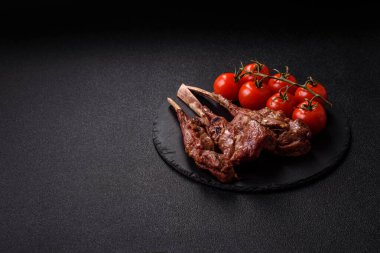 Et, ızgara dana eti, kaburga ya da biftek. Et yemeği, ızgara yemek.