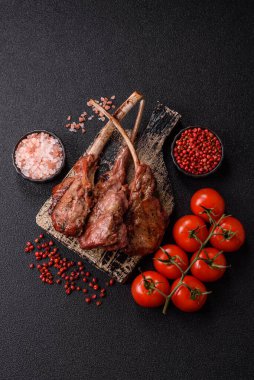 Et, ızgara dana eti, kaburga ya da biftek. Et yemeği, ızgara yemek.