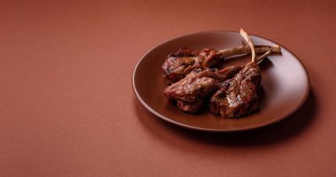 Et, ızgara dana eti, kaburga ya da biftek. Et yemeği, ızgara yemek.