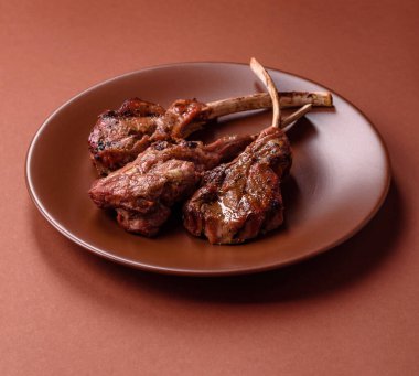 Et, ızgara dana eti, kaburga ya da biftek. Et yemeği, ızgara yemek.