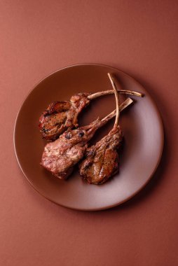 Et, ızgara dana eti, kaburga ya da biftek. Et yemeği, ızgara yemek.