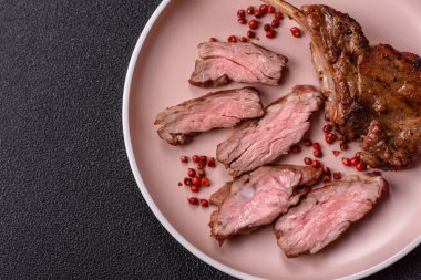 Et, ızgara dana eti, kaburga ya da biftek. Et yemeği, ızgara yemek.