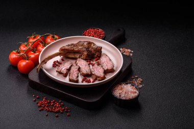 Et, ızgara dana eti, kaburga ya da biftek. Et yemeği, ızgara yemek.