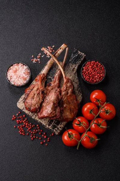 Et, ızgara dana eti, kaburga ya da biftek. Et yemeği, ızgara yemek.