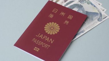 Seyahat etmek, uçmak ve iş yapmak için Japon pasaportu. Japonya belgesi, sınırı geçmek için kimlik