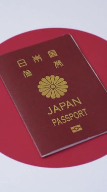 Seyahat etmek, uçmak ve iş yapmak için Japon pasaportu. Japonya belgesi, sınırı geçmek için kimlik