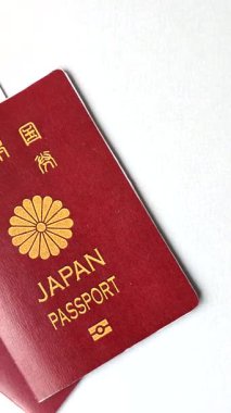 Seyahat etmek, uçmak ve iş yapmak için Japon pasaportu. Japonya belgesi, sınırı geçmek için kimlik